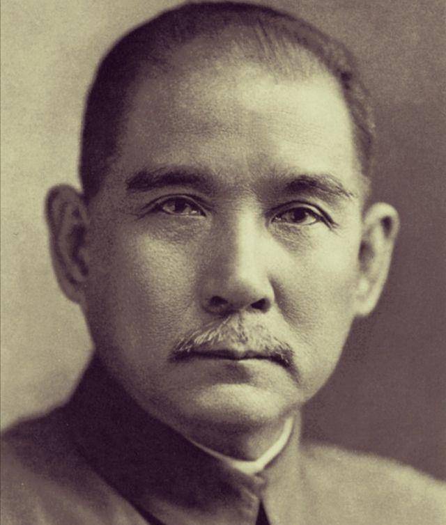 随着蒋介石权力的不断膨胀,1927年武汉国民政府为了限制蒋的军权,明令