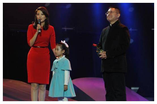 而凭借国际节目的优秀表现,刘芳菲深受央视领导的器重,因此获得了被