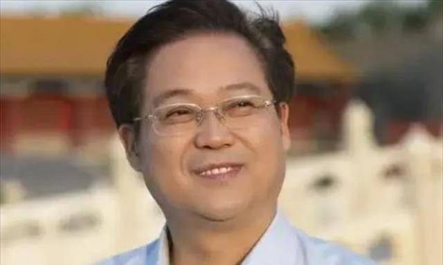 鲍鹏山中国培养了众多高学历的野蛮人他们有知识却缺良知