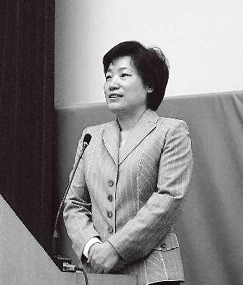 跑路的梅州女富豪:巅峰时开店116家,身家70亿,被1万元悬赏_李彬兰