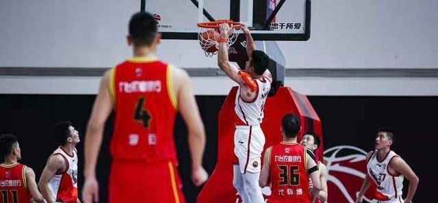 原创原创7分完胜李楠率队取得开门红22岁小将狂轰209江苏未来可期