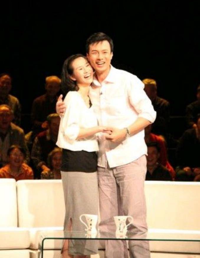 原创演员朱铁把普通妻子当成宝用孝心托起母亲晚年