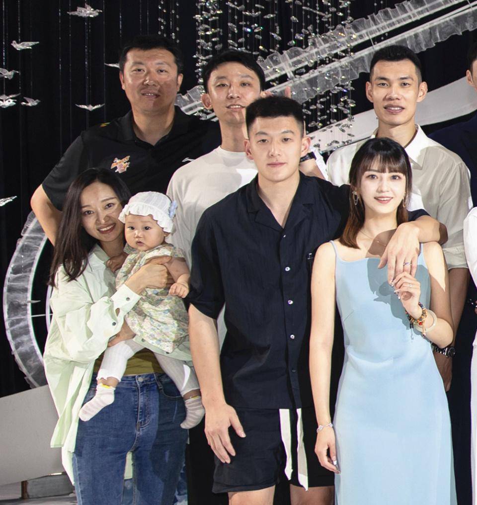 原创可惜王治郅20岁儿子现状重250斤已被球队淘汰彻底无缘cba