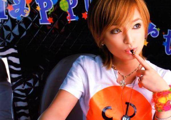 原创7岁赚钱养家41岁未婚产子却不结婚滨崎步的人生比电影还精彩