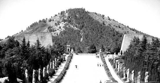 的古墓,摸金校尉上千年也没到入口,40万大军也没办法_盗墓_温韬_墓地