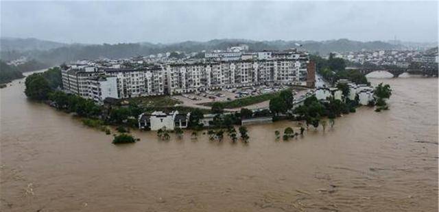 原创听说中国遭受水灾美国一位市长写好遗书直接前往抗洪一线
