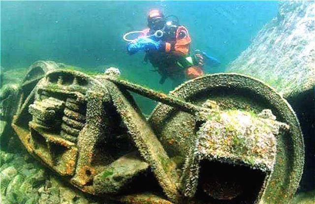 南斯拉夫"谢尔比诺"轮船的船员1983年也在波斯湾见过类似转动的圆圈.