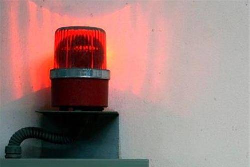 原创1983年深夜突然响起的警报声若不是他在地球或许早已一片荒凉