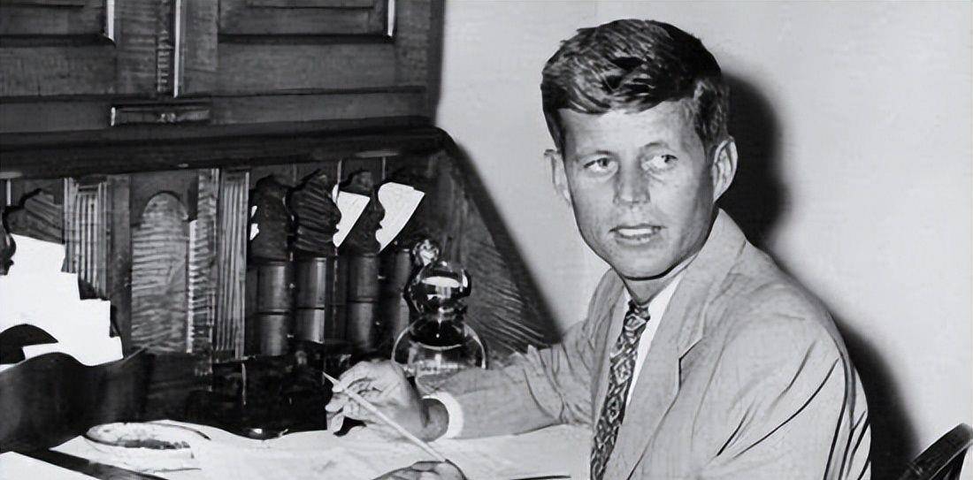 原创风流浪子肯尼迪约会女间谍惹怒父亲被送到战场却走上总统之路