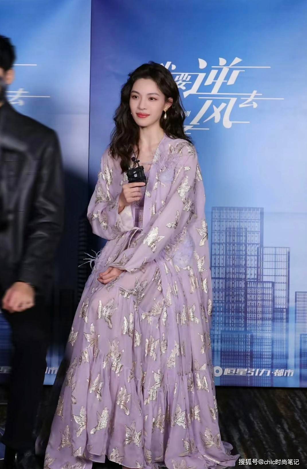 原创新中式的风又吹到了夏季跟着倪妮钟楚曦学搭配古典和时髦并存