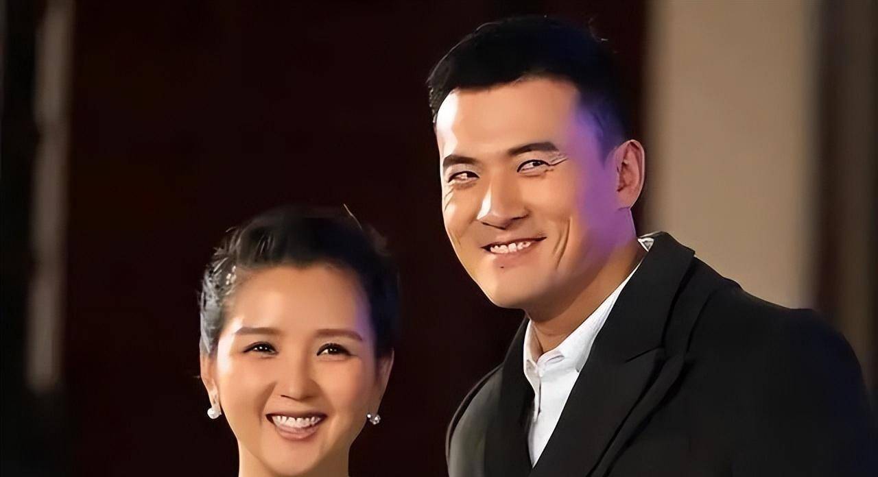 14年后再看何洁释小龙,一个身价过亿,一个证实郭德纲说得没错_女孩子