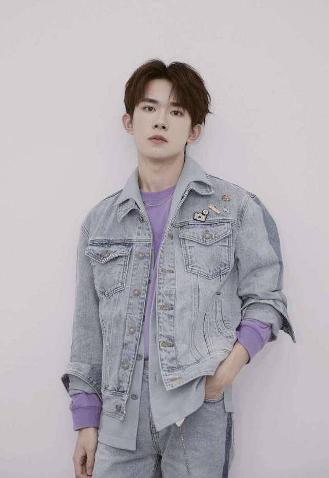 tfboys七周年纪念日看到他们三人的照片只想感慨变化太大了