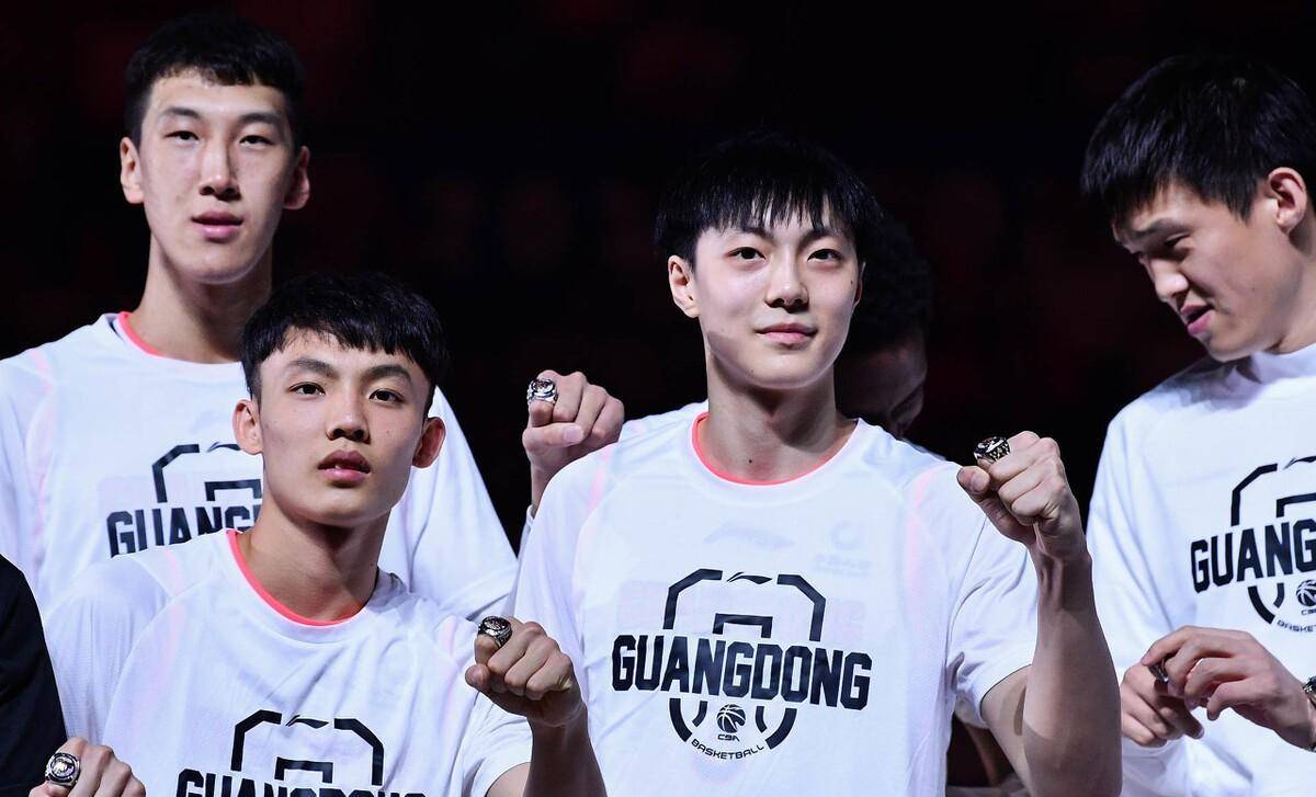 原创广东男篮升级后卫线青岛19岁天才投奔杜锋朱芳雨培养新胡明轩