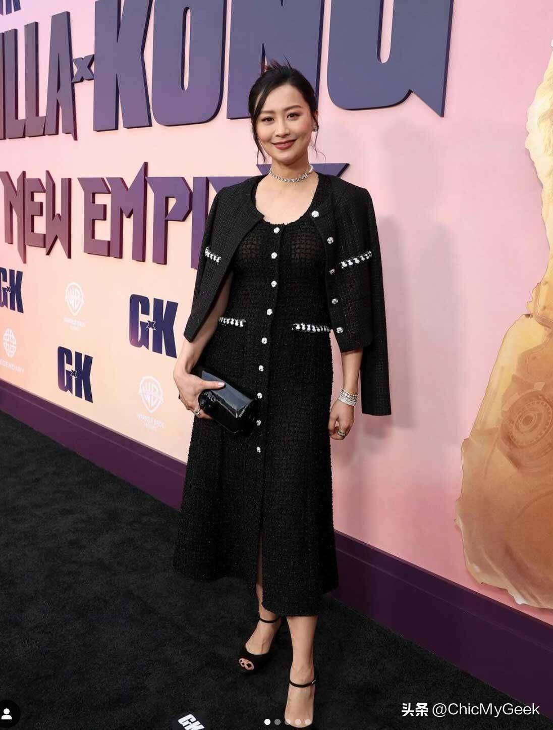 原创42岁陈法拉秘生二胎产后10天亮相紧致身材看呆网友