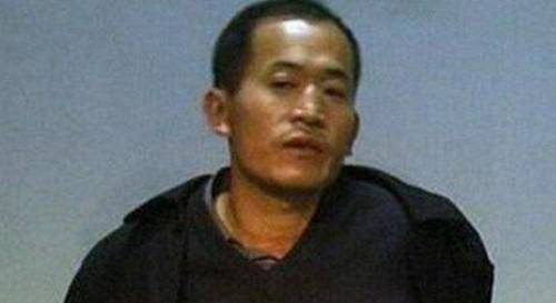 那年高三,杨新海再三考虑后,离家出走了,他想外出打工挣钱来改变家中