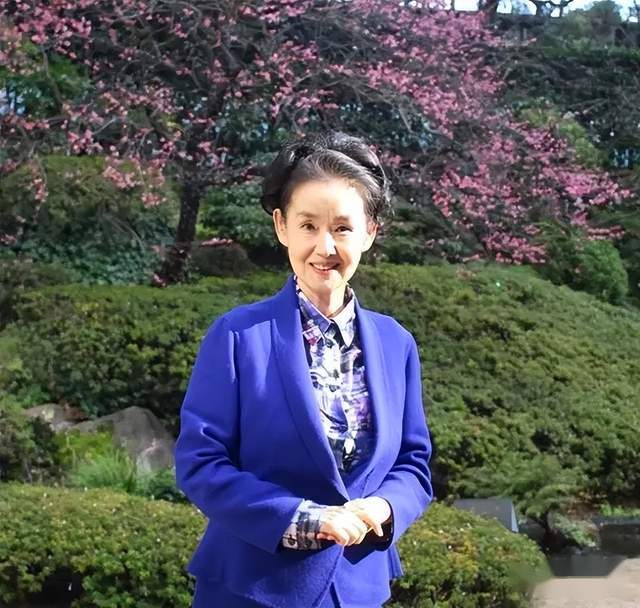 真由美老了也优美中野良子展现独特的老人魅力