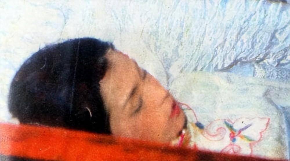 原创1985年翁美玲凄凉自杀本以为是为情所困尸检结果显示另有隐情