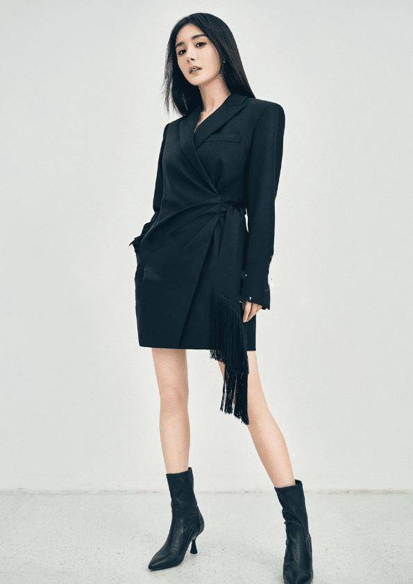 杨幂这奶奶靴是自己设计的看着虽土却意外显腿细