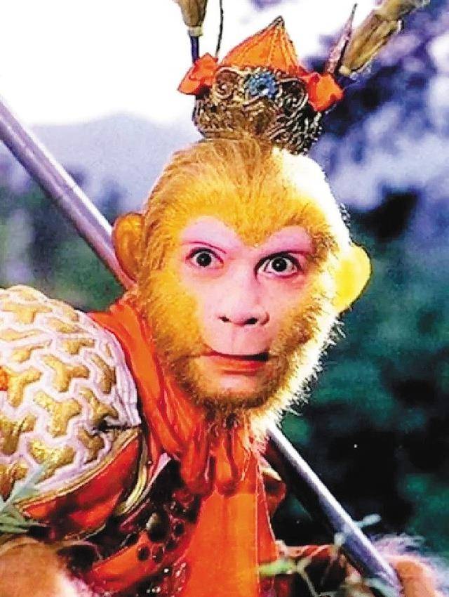 取经四人组的形象是这样的,唐僧骑马,猪八戒牵马,沙和尚则是挑着担,孙