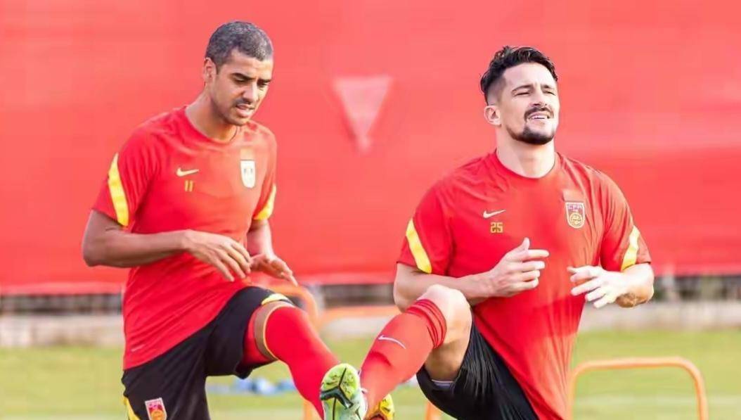 眼馋小摩托改踢沙滩足球的洛国富或入选国足