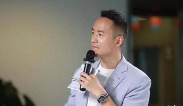原创曾被评白岩松第二结果因殴打司机入狱邱启明现状如何