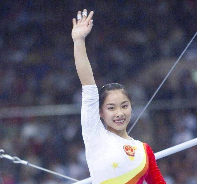 2000年的奥运,她继续参赛,不少人都质疑,已经21岁的刘璇已经是一名