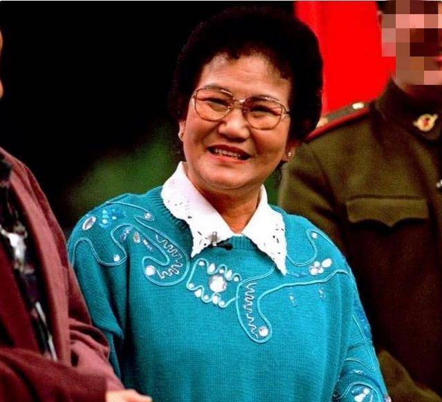 原创1999年深夜赵丽蓉痛哭恳求安乐死临终前送巩汉林一句遗言