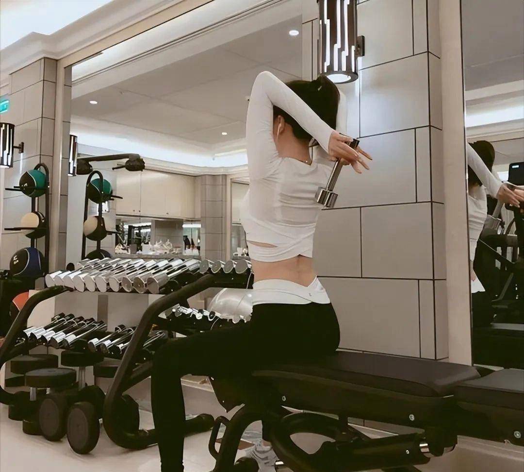 原创44岁秦岚的豪宅火了家里精致温馨一尘不染房子很大一个人住