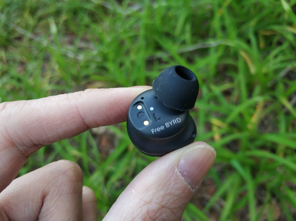 音质好降噪强,静享hifi听音体验:拜雅free byrd真无线耳机_充电_进行