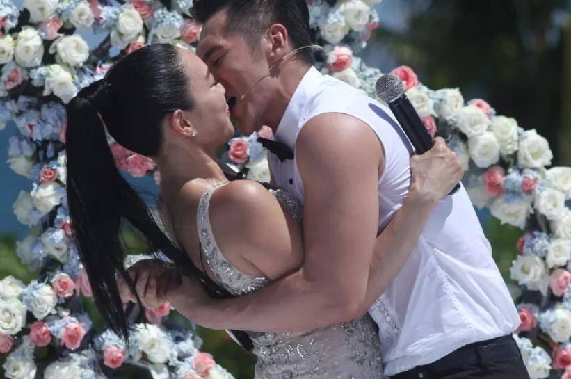 钟丽缇穿背心跳操累到上气不接下气却被网友吐槽还没我身材好