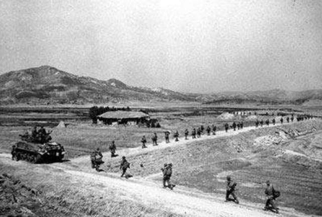 军长傅崇碧就决定,要部队赶紧撤离,为了能抢占时间,赶紧过了北汉江