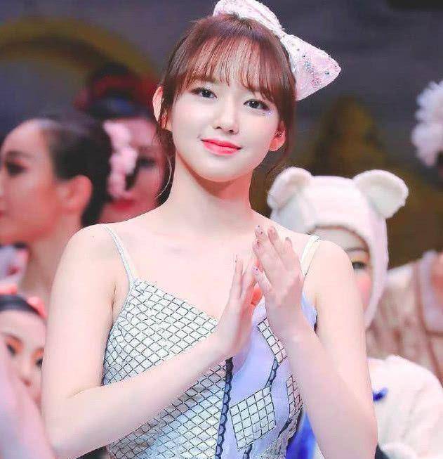 漫画中的少女程潇时尚身材不亚于柳岩看到照片网友恋爱了