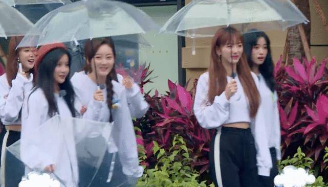 原创孔雪儿人缘有多差大家都约好上衣盖过裤子偏偏不告诉她