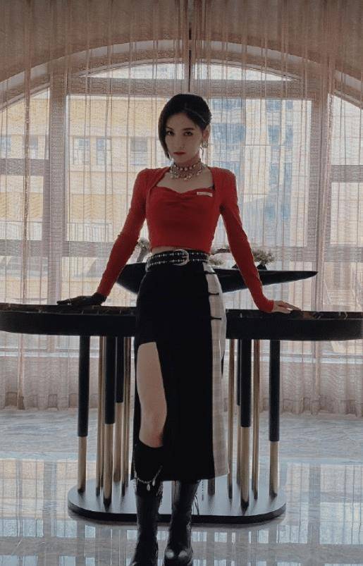 原创赵粤太敢穿了拿三分裙配系带靴谁还敢说是大象腿