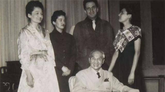 他靠倒卖文物发大财,娶15岁娇妻,与36岁岳母暧昧,最终魂断异国_卢芹斋