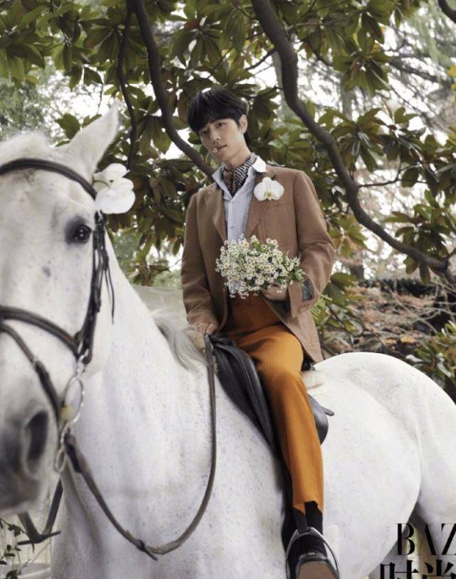 原创有种原形毕露叫肖战戴上眼镜成熟似大叔风波后成熟了