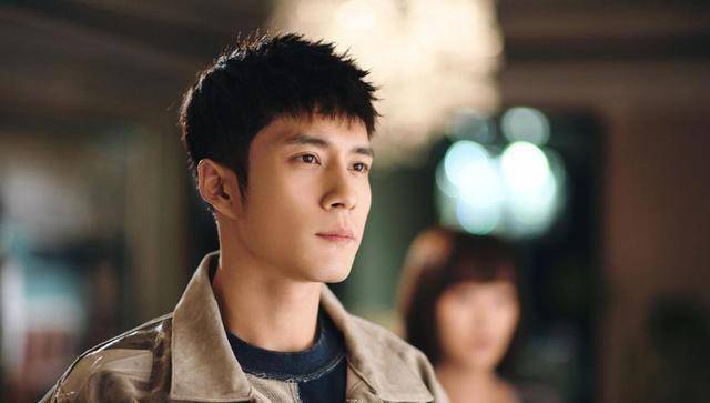 直到高中毕业,程铮对苏韵锦的一腔热情都没有得到回应.