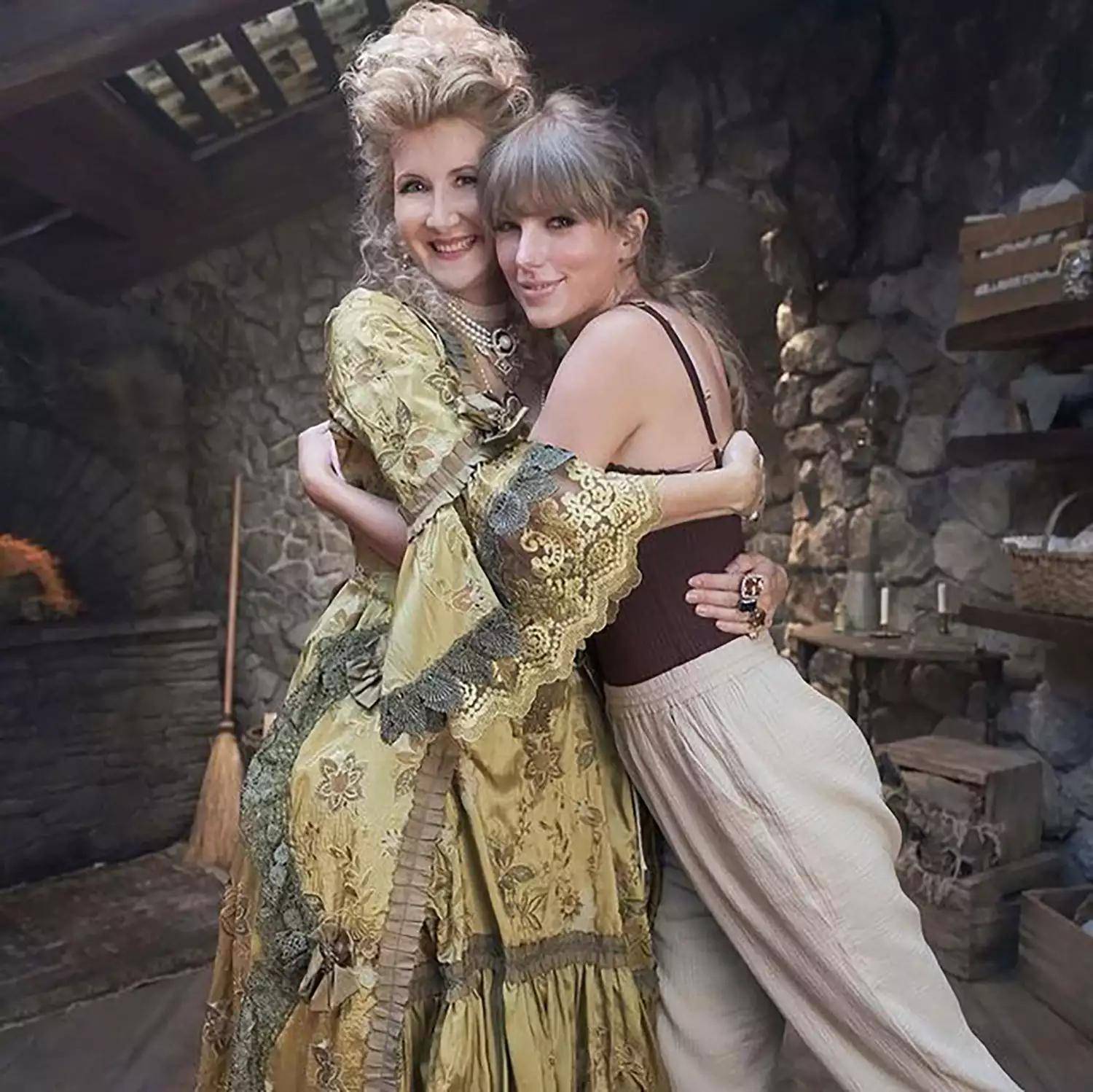 环球天博侃八卦劳拉德恩盛赞泰勒斯威夫特的导演才能真正的实力派