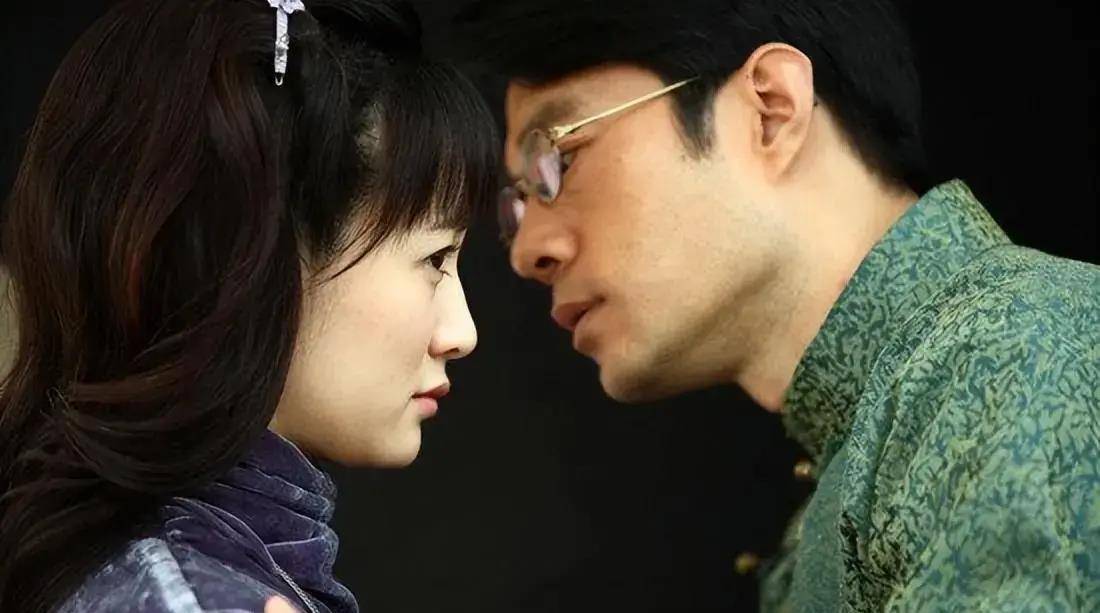 谭凯从小跟着外公学画画52岁仍然未婚和老母亲相依为命