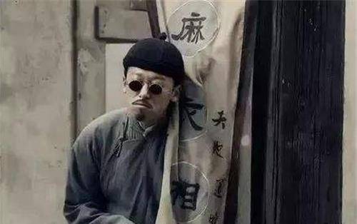 原创因祖先墓碑被用作踏板他一怒之下10人遇害押赴刑场时面带微笑