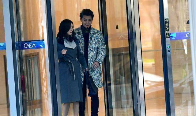 "归国四子"现状:退队的3人抱团,在团的那位起飞_张艺兴_黄子韬_鹿晗