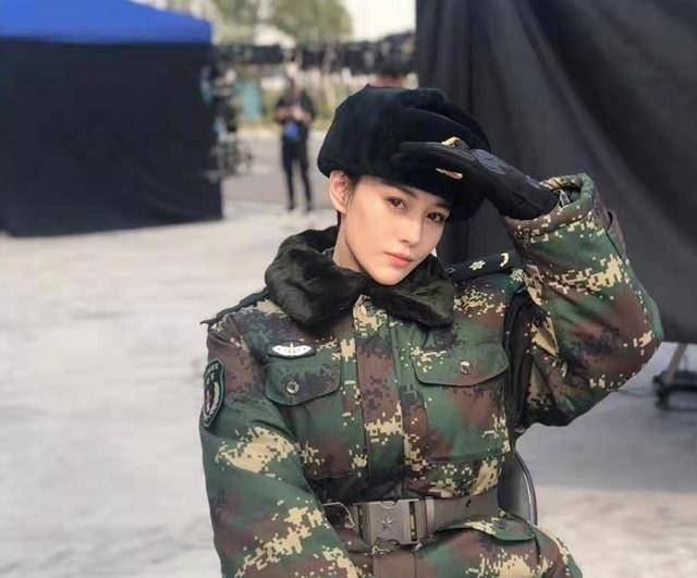 中国十大女明星军装照图片