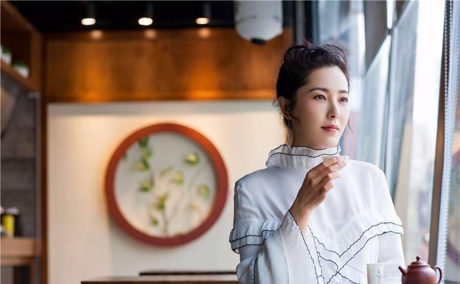 原创曾黎角色被抢倒贴丑男中戏第一校花出道20年只能演配角