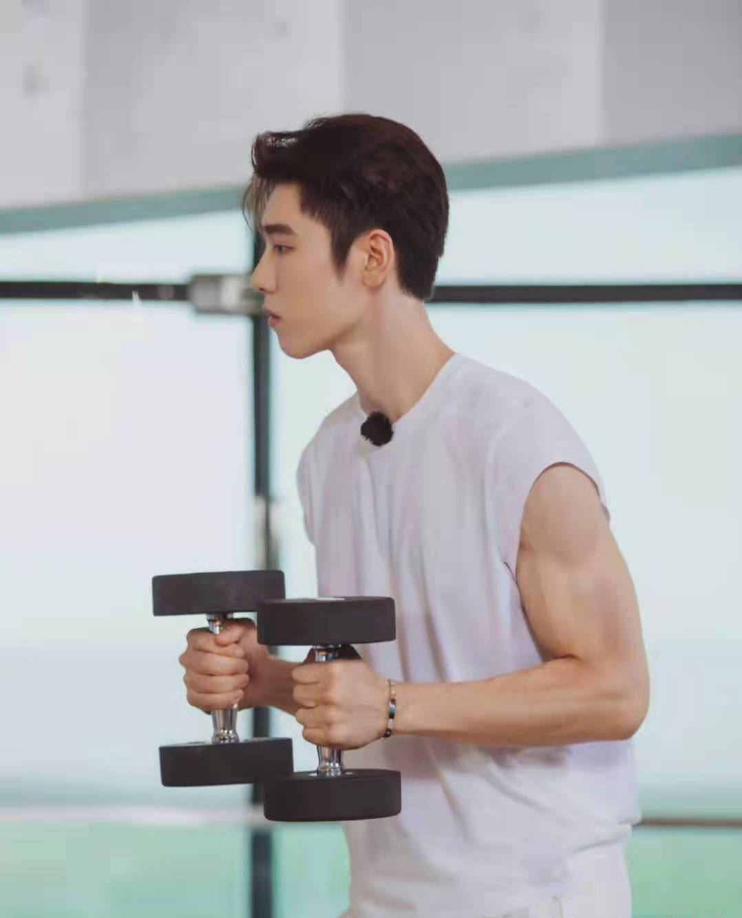 背赵小棠王子异周九良面露难色她是有多胖