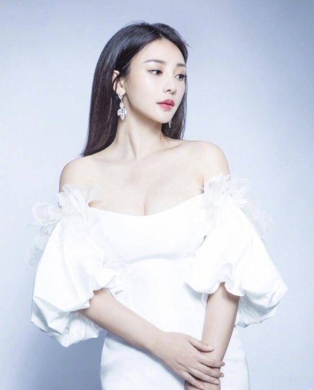 原创褪去性感标签活出自己这样的柳岩更有料看她如何逆龄变嫩