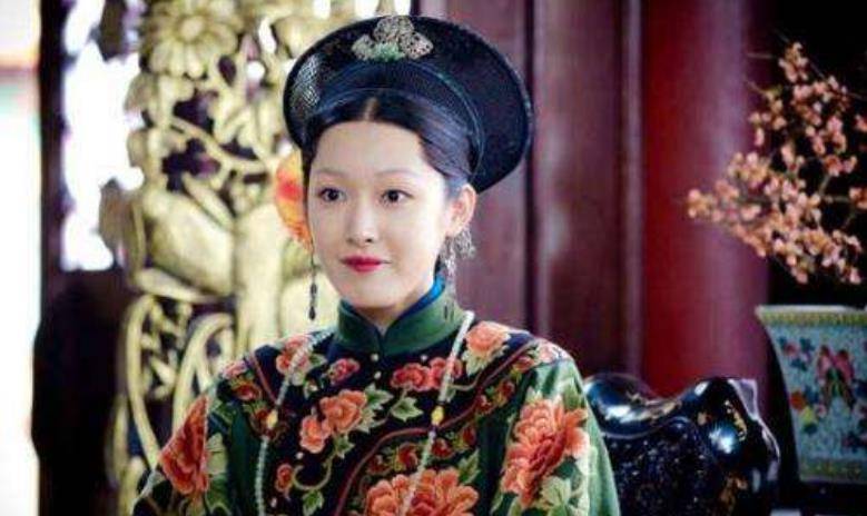 同时,康熙帝生前关于景陵的修筑报告中也完全没有提到要给章佳氏留下