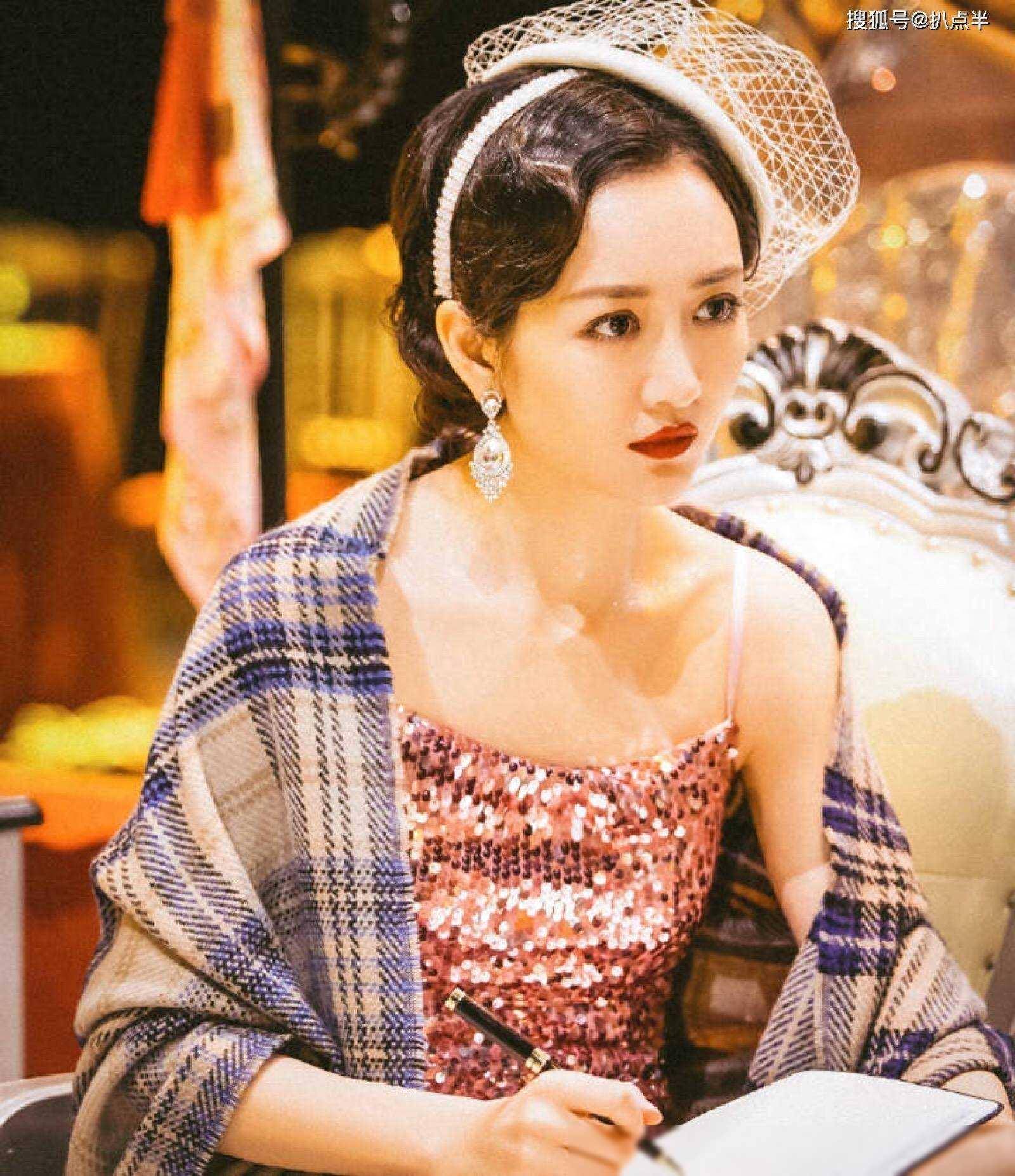 王鸥复工拍广告,腰间的赘肉明显可见,看来还没从产后的状态恢复_角色