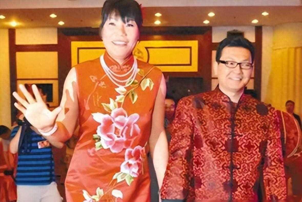 原创郑海霞退役嫁给一米九街道临时工享大校待遇如今家庭生赢家