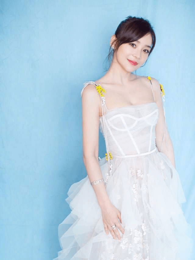 36岁袁姗姗身材惊艳,饱满之美让人欲罢不能!秘诀何在?专业解读引热议!