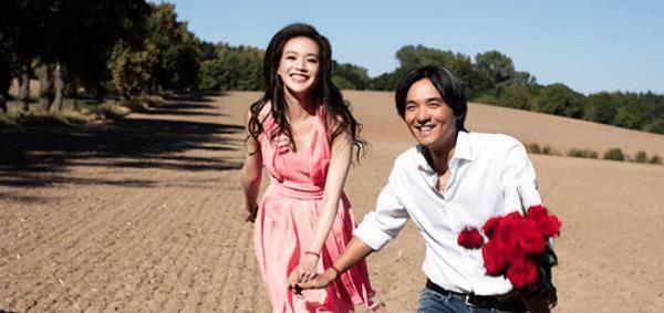 原创45岁舒淇和47岁冯德伦庆生老公花白胡子抢镜还不着急生宝宝